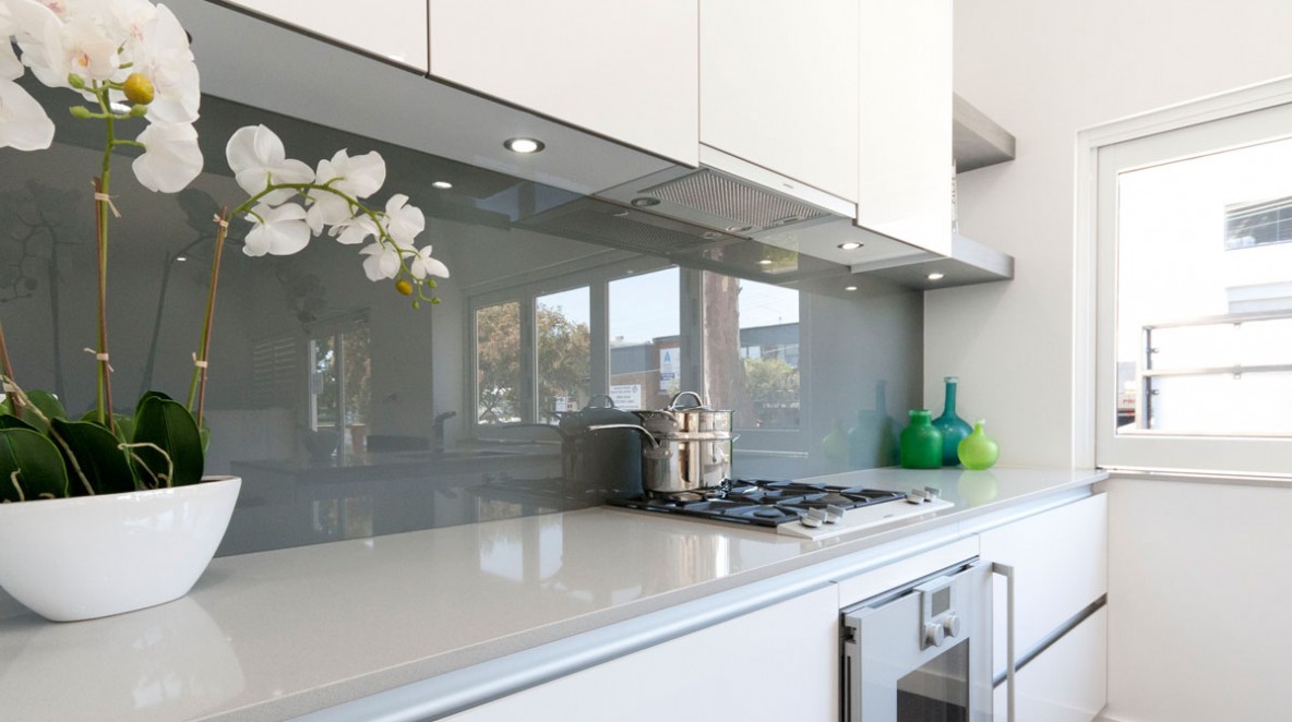 white-custom-kitchen-cabinet-makers-sydney-design-inspiration-20mm-stone-benchtop-glass-splashback-gaggenau-appliances